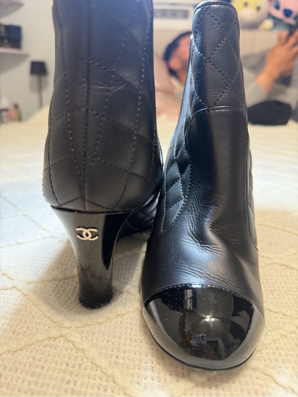 Gucci Black Quilted Leather Ankle Boots with Patent Cap Toe and Sculpted Heel - Picture 3 of 4